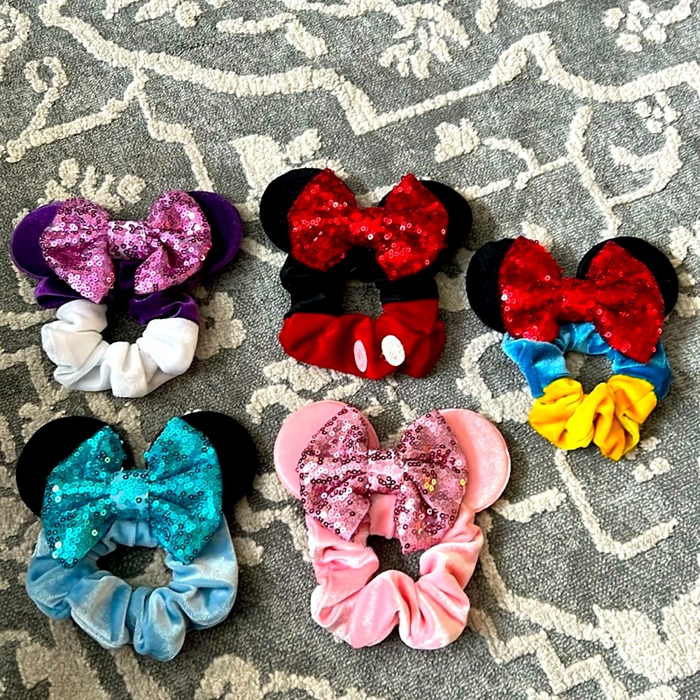 Set of 5 Minnie Mouse ears scrunchies velvet sparkle sequins